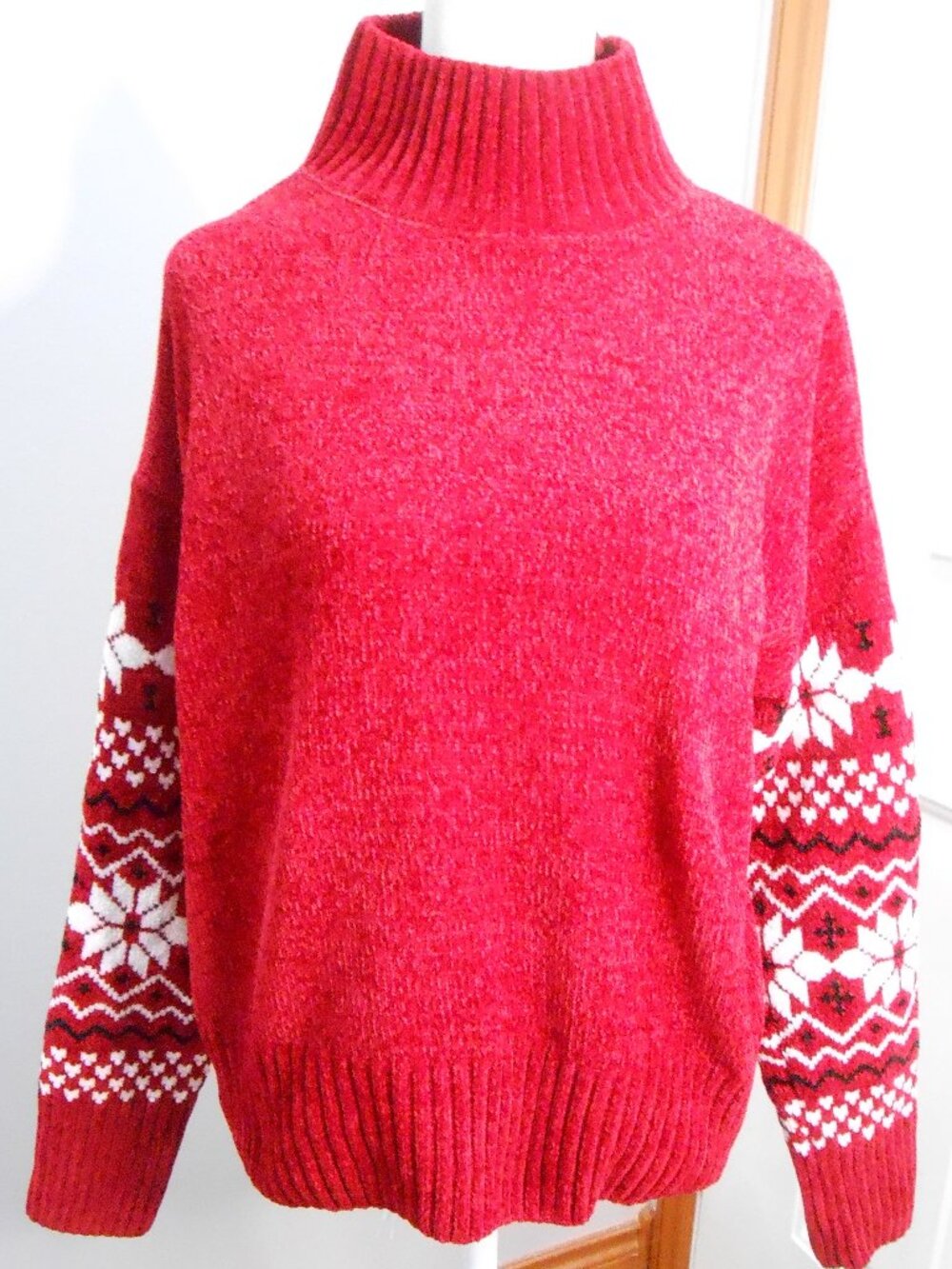 Christian Siriano NY Women's Red Snowflake Mock Turtleneck Chenille Sweater-Smal